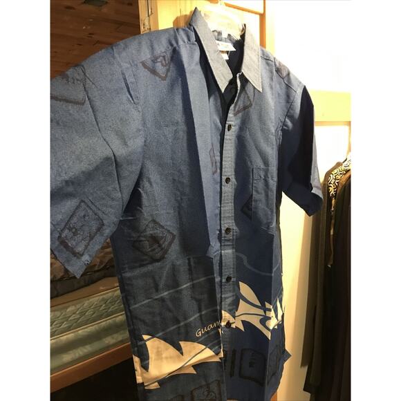 Malihini Hawaii Men’s L Blue White Fin Short Sleeve Button Down Hawaiian Shirt - Picture 2 of 12
